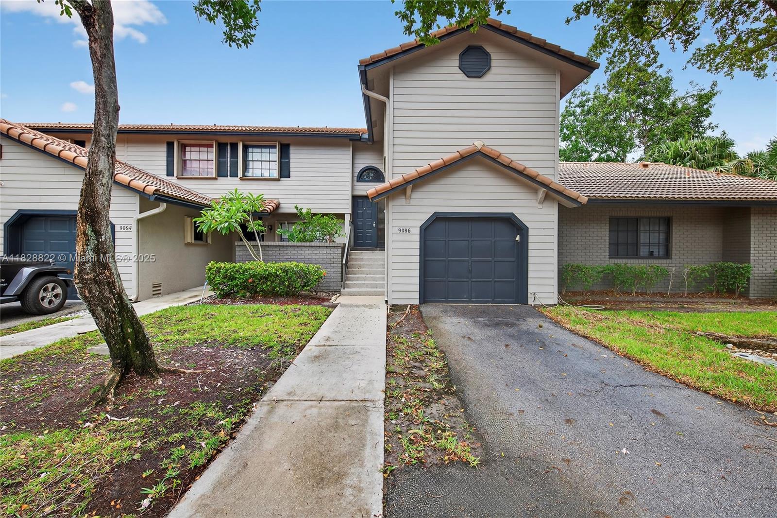 9086 Vineyard Lake Dr