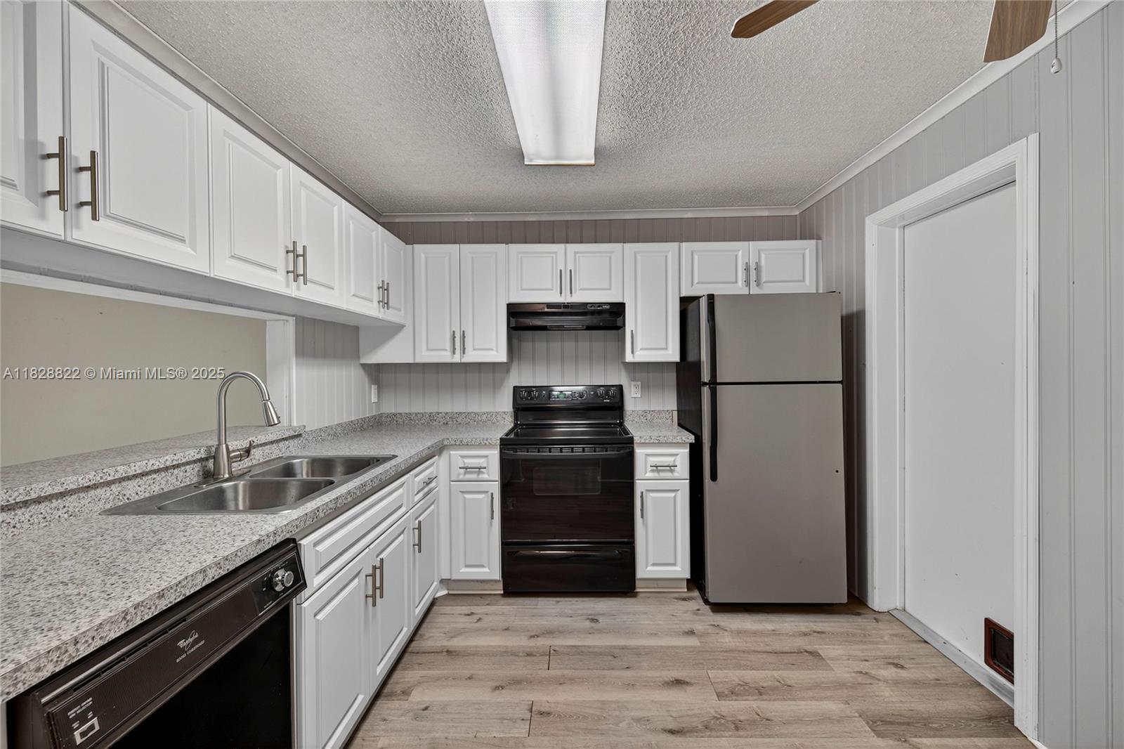9086 Vineyard Lake Dr