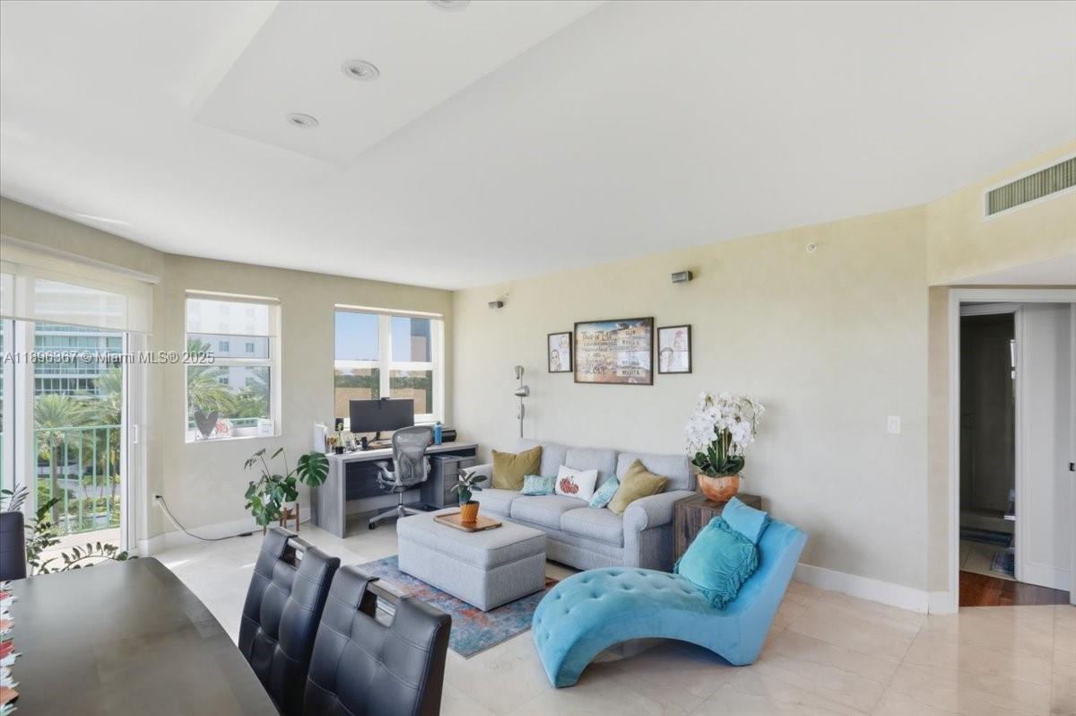 TURNBERRY VLG NO TOWER CO - Residential Lease