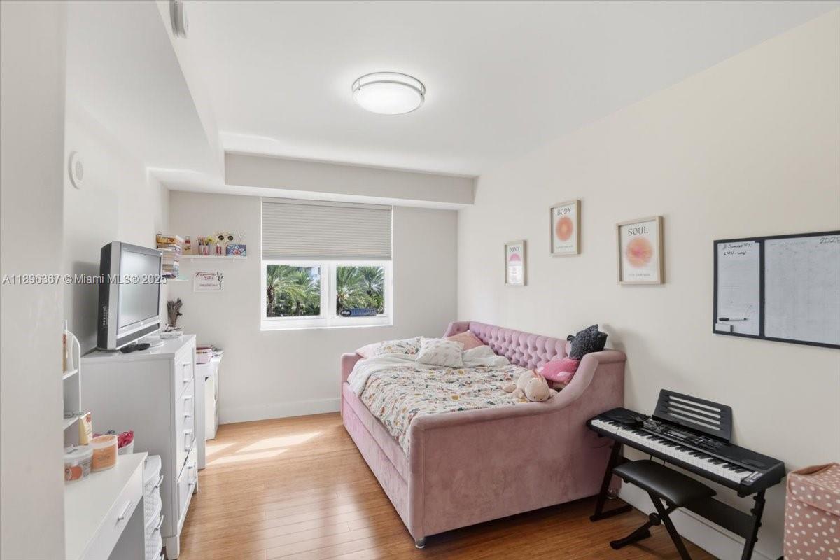 TURNBERRY VLG NO TOWER CO - Residential Lease