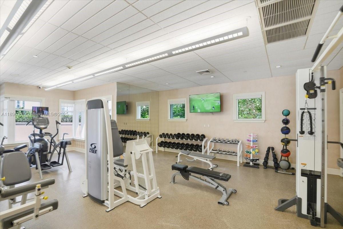 TURNBERRY VLG NO TOWER CO - Residential Lease