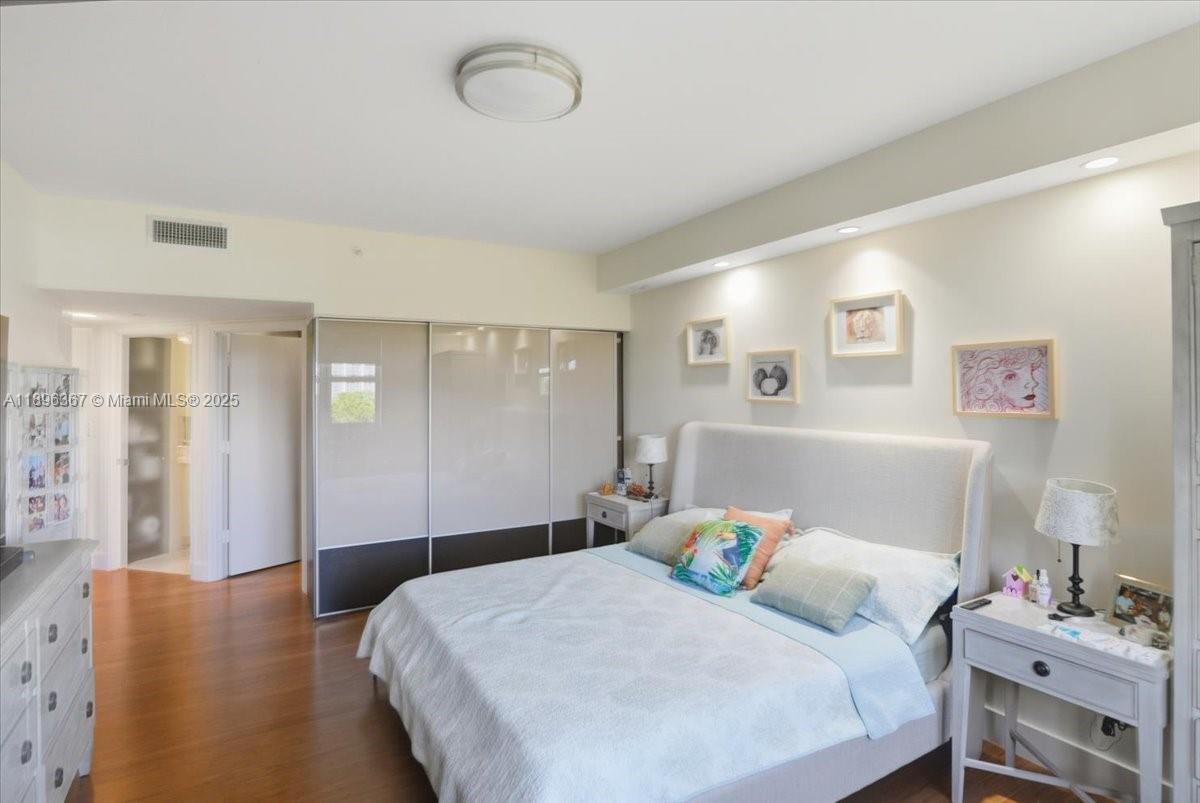 TURNBERRY VLG NO TOWER CO - Residential Lease