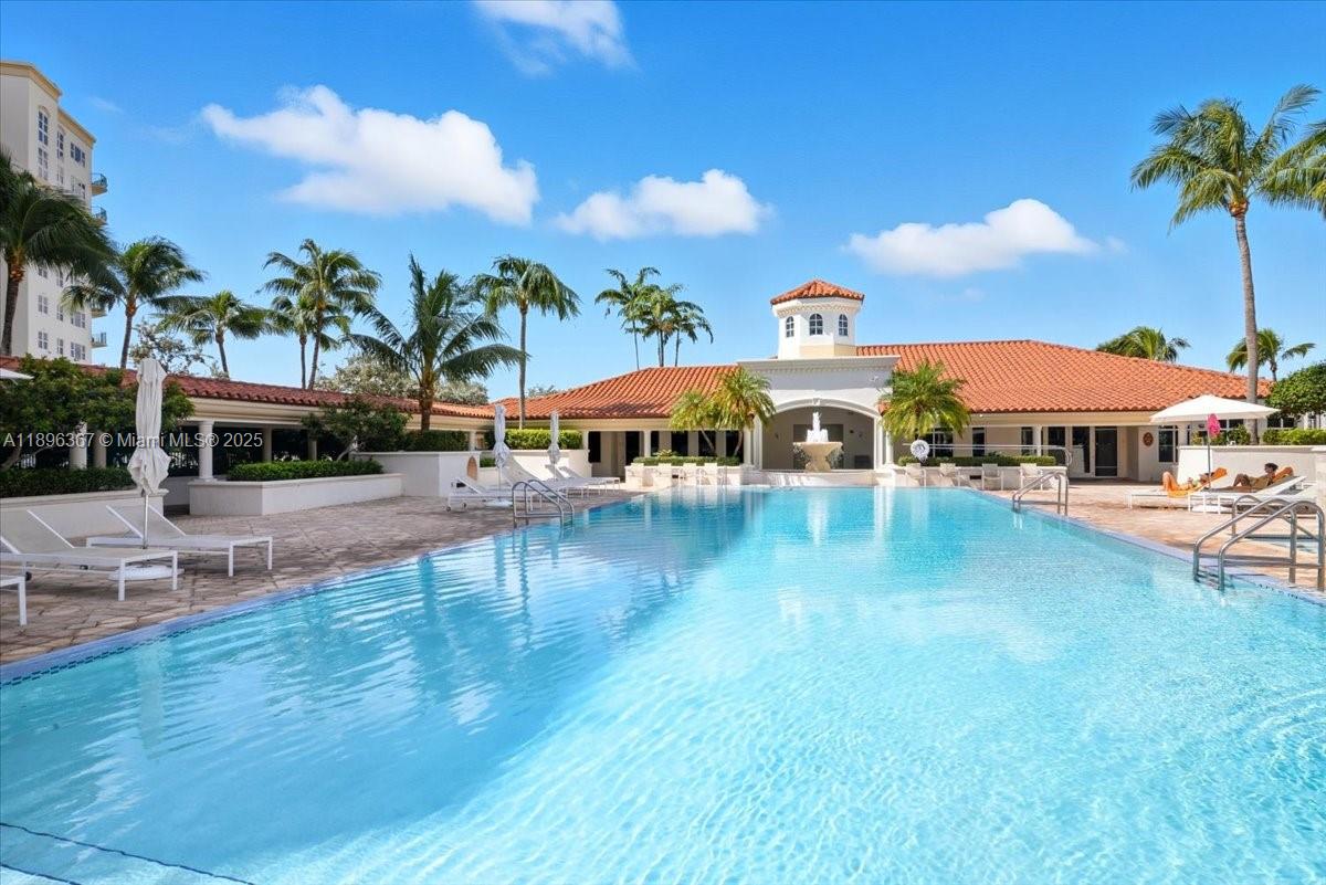 TURNBERRY VLG NO TOWER CO - Residential Lease