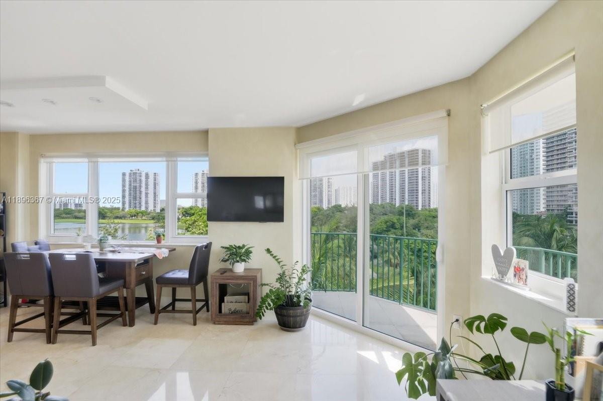 TURNBERRY VLG NO TOWER CO - Residential Lease