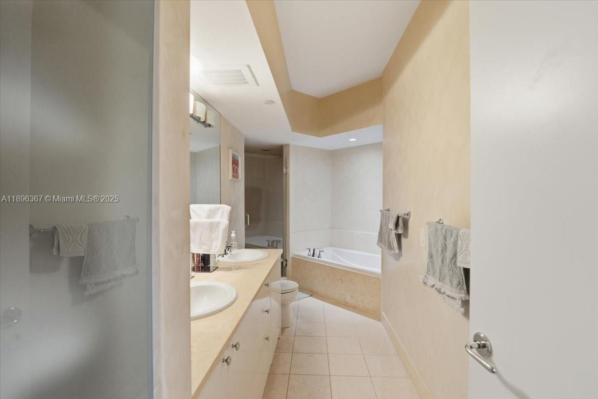 TURNBERRY VLG NO TOWER CO - Residential Lease