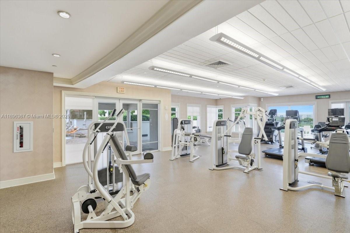 TURNBERRY VLG NO TOWER CO - Residential Lease