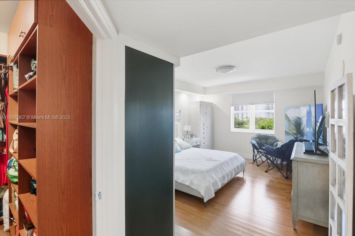 TURNBERRY VLG NO TOWER CO - Residential Lease