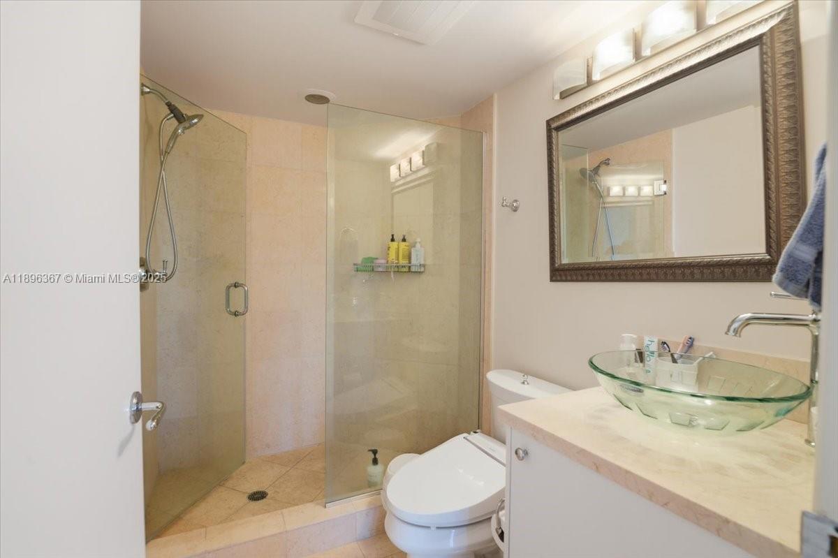 TURNBERRY VLG NO TOWER CO - Residential Lease