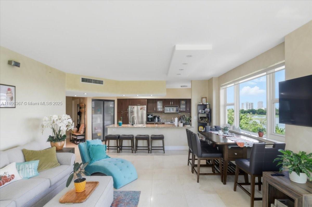 TURNBERRY VLG NO TOWER CO - Residential Lease