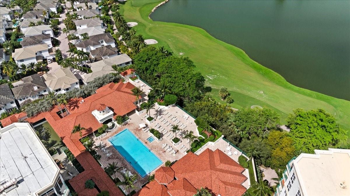 TURNBERRY VLG NO TOWER CO - Residential Lease