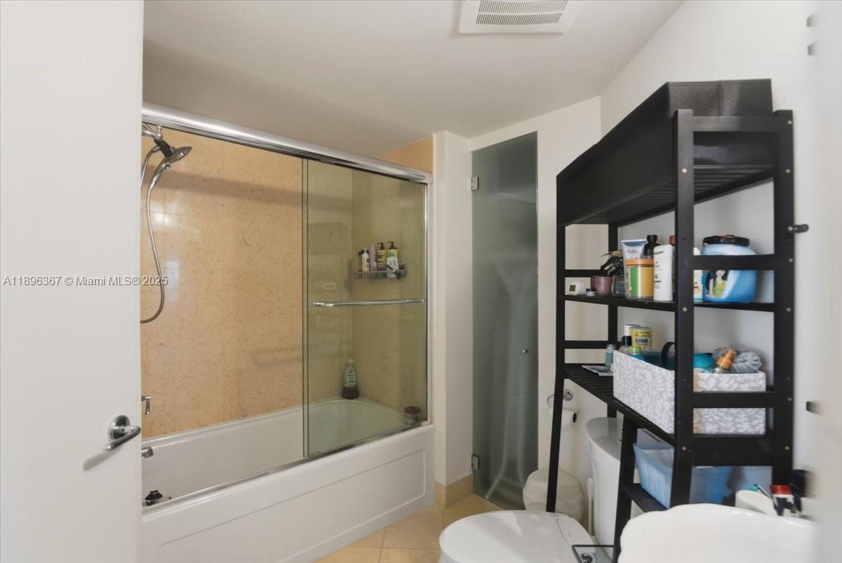 TURNBERRY VLG NO TOWER CO - Residential Lease