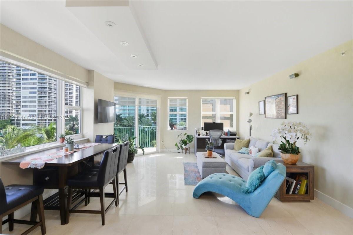 TURNBERRY VLG NO TOWER CO - Residential Lease