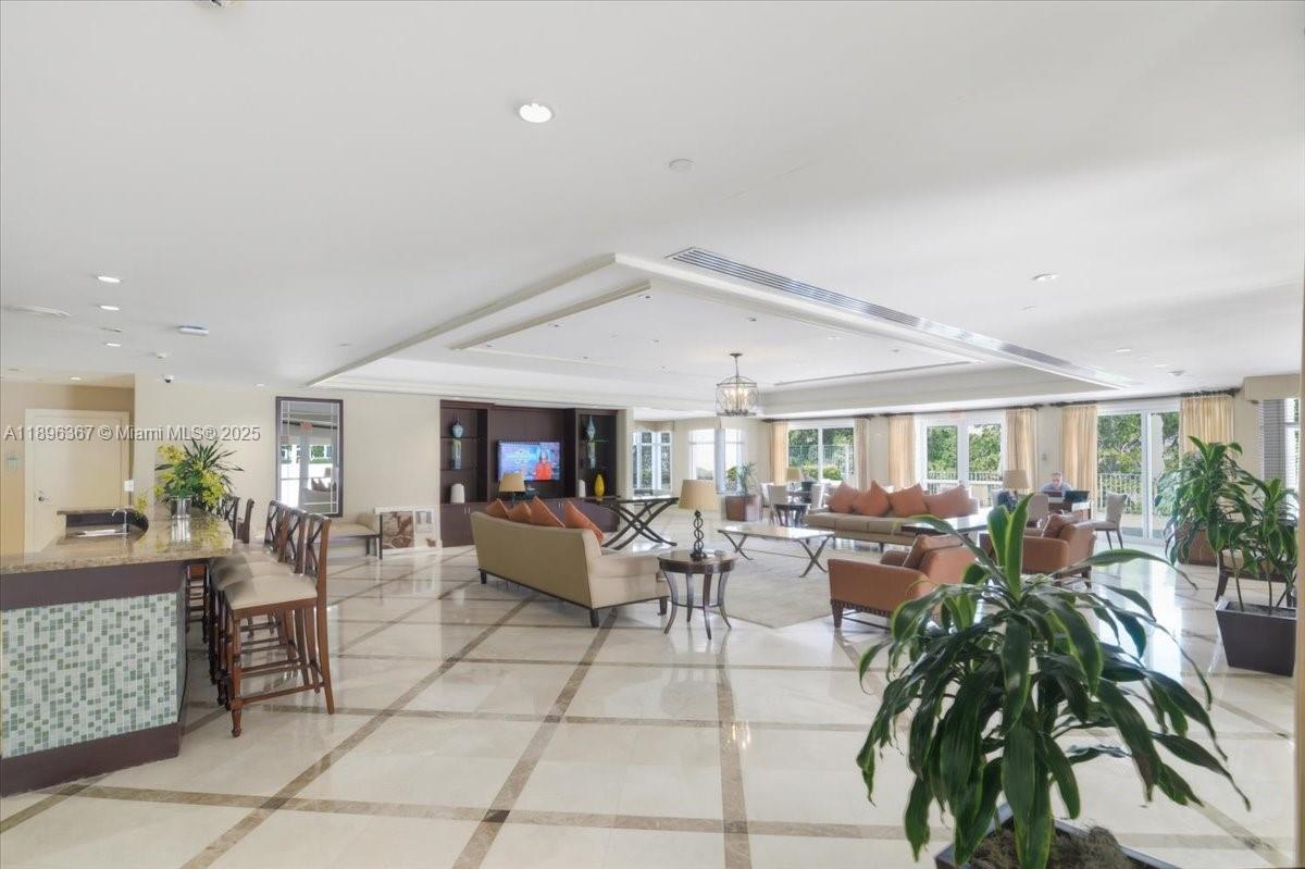 TURNBERRY VLG NO TOWER CO - Residential Lease