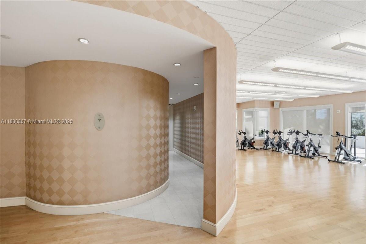 TURNBERRY VLG NO TOWER CO - Residential Lease