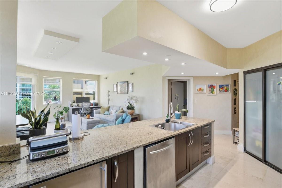 TURNBERRY VLG NO TOWER CO - Residential Lease