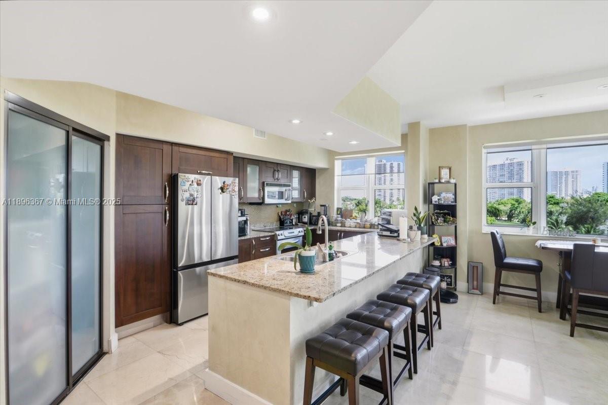 TURNBERRY VLG NO TOWER CO - Residential Lease