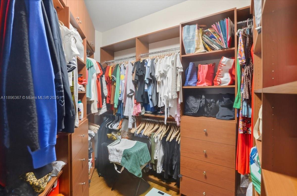 TURNBERRY VLG NO TOWER CO - Residential Lease