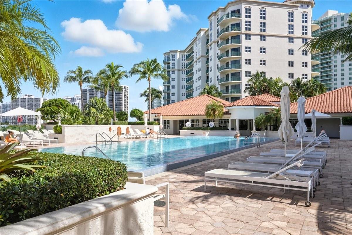 TURNBERRY VLG NO TOWER CO - Residential Lease