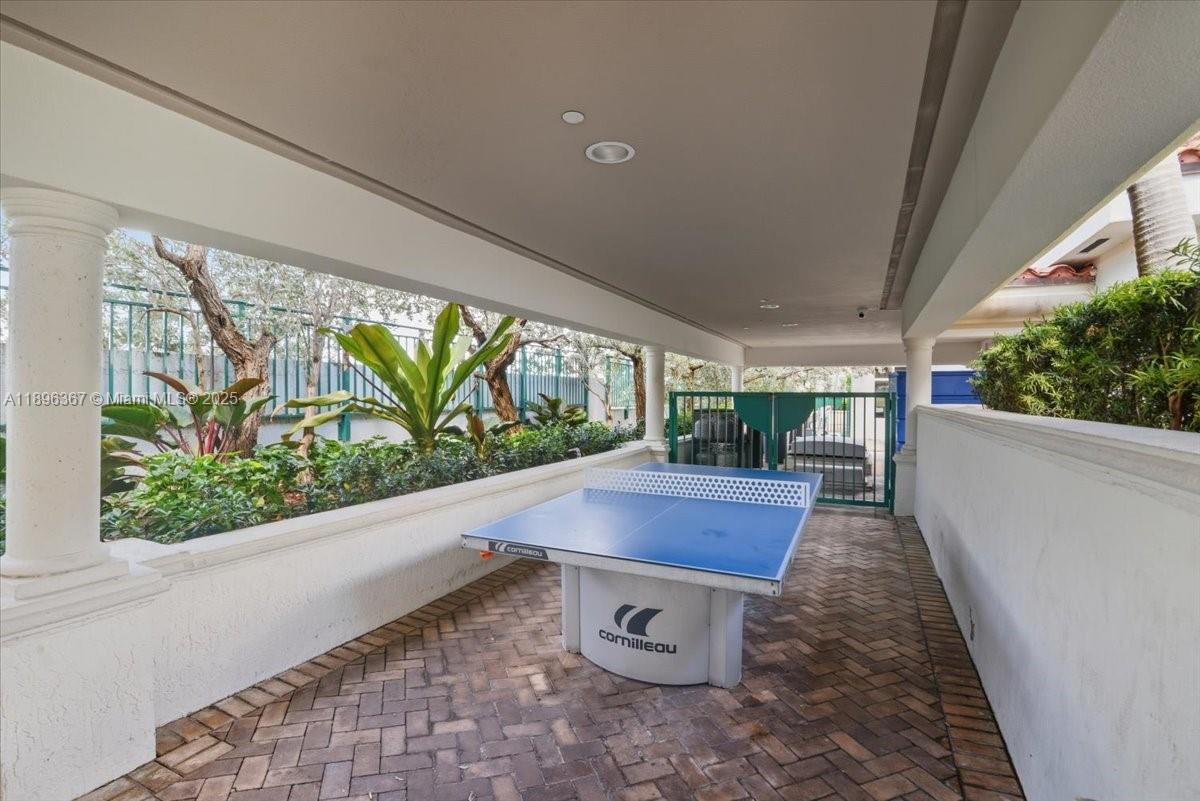 TURNBERRY VLG NO TOWER CO - Residential Lease