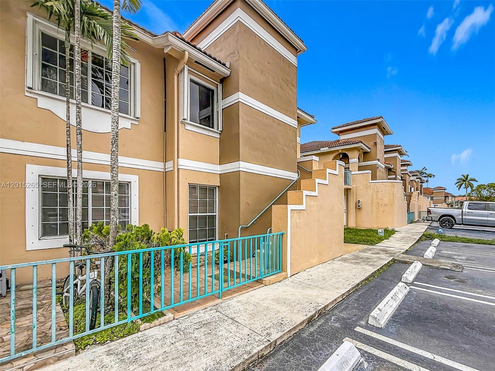 LAGO LINDO TOWNVILLAS CON - Residential