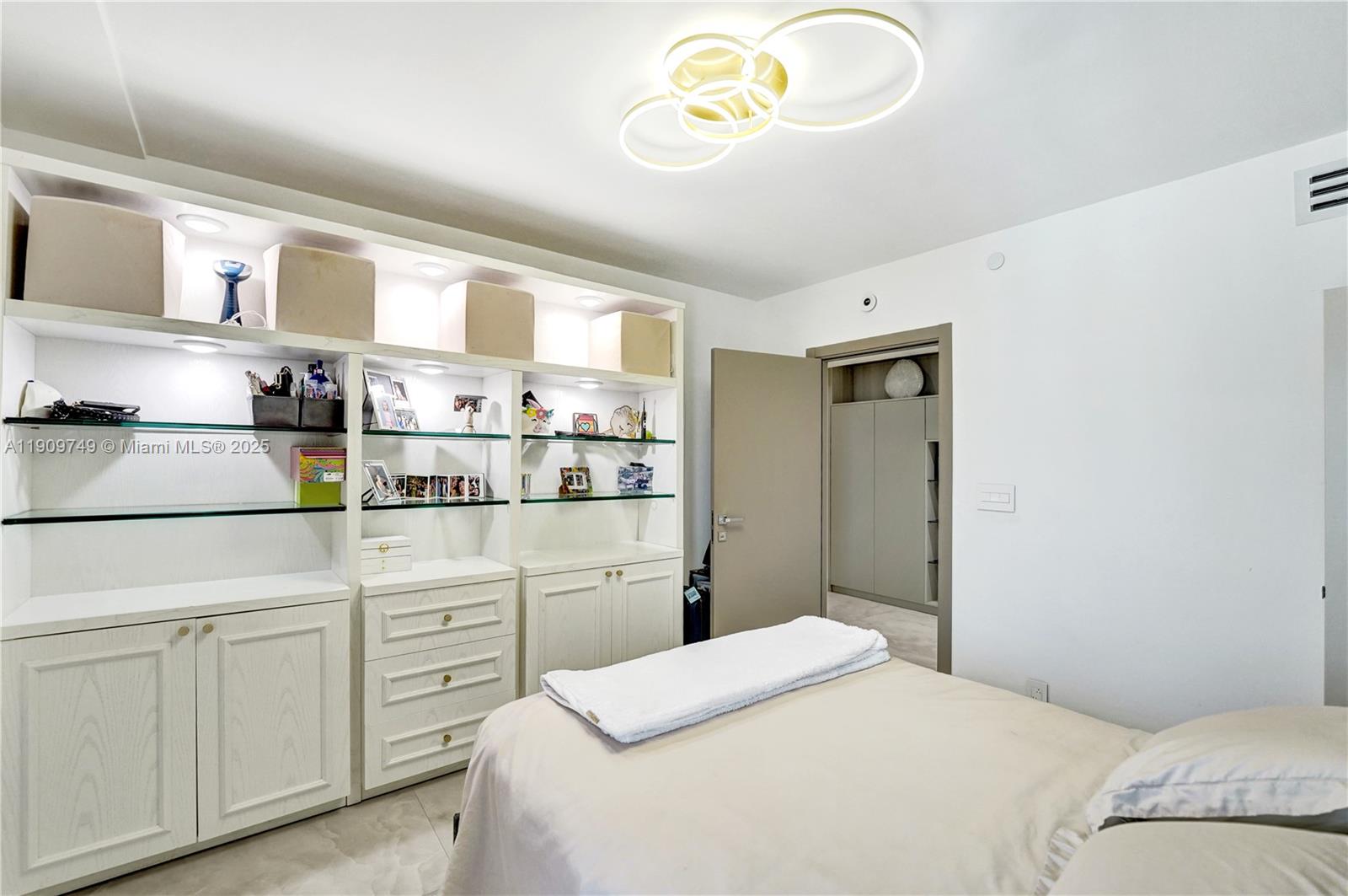 TURNBERRY ISLE SOUTH COND - Residential Lease