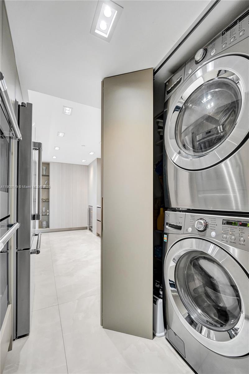 TURNBERRY ISLE SOUTH COND - Residential Lease