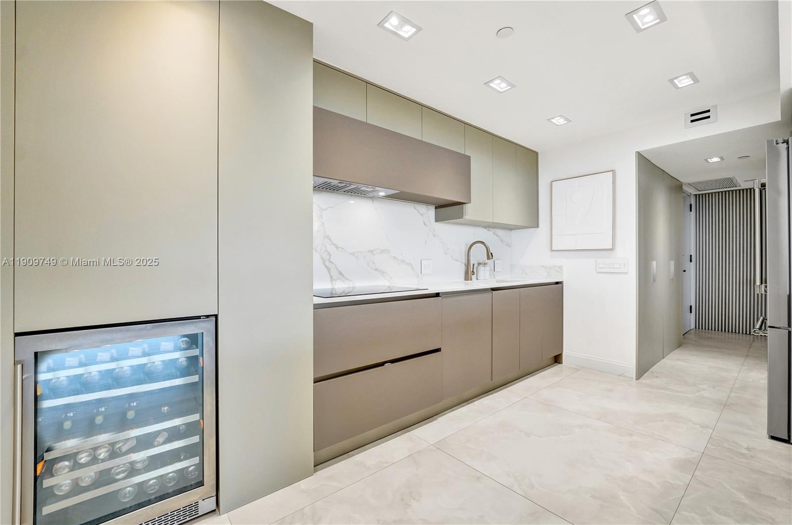 TURNBERRY ISLE SOUTH COND - Residential Lease