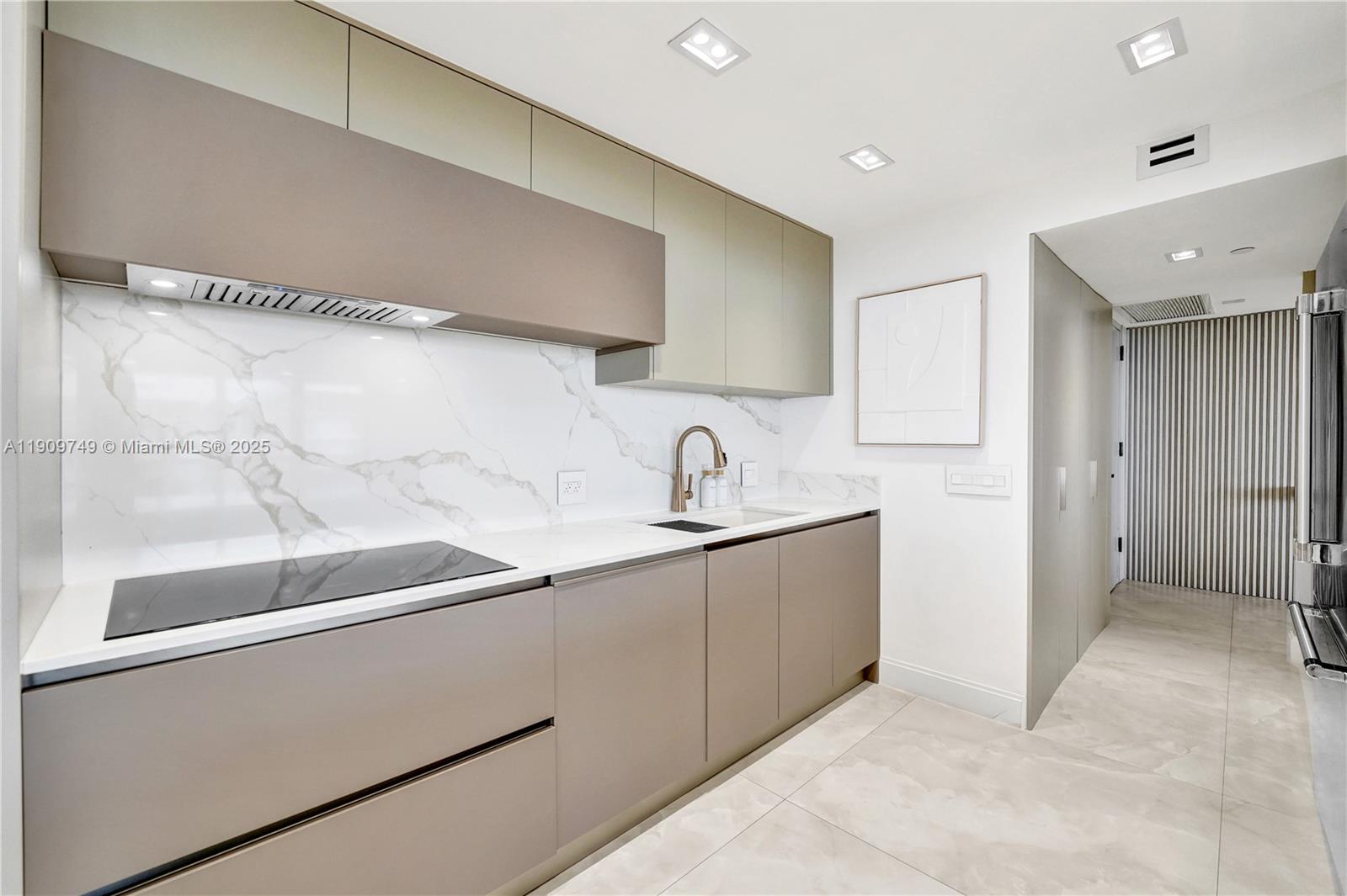 TURNBERRY ISLE SOUTH COND - Residential Lease