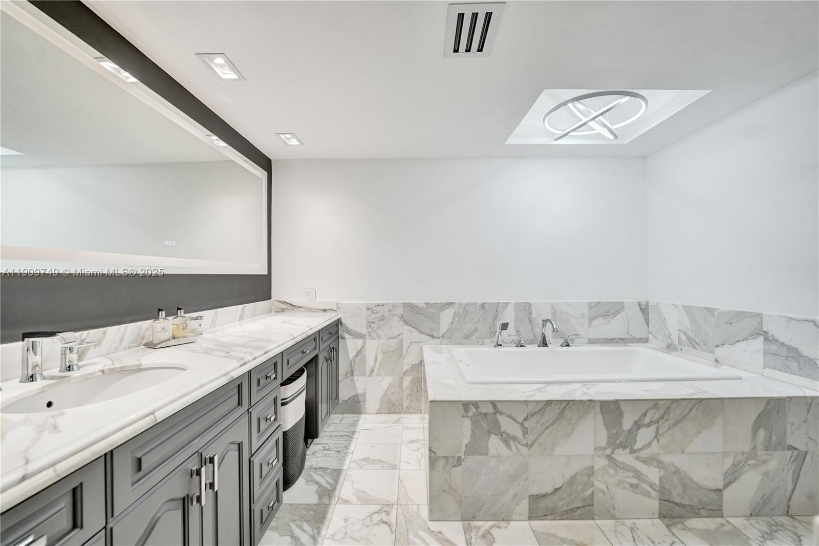 TURNBERRY ISLE SOUTH COND - Residential Lease