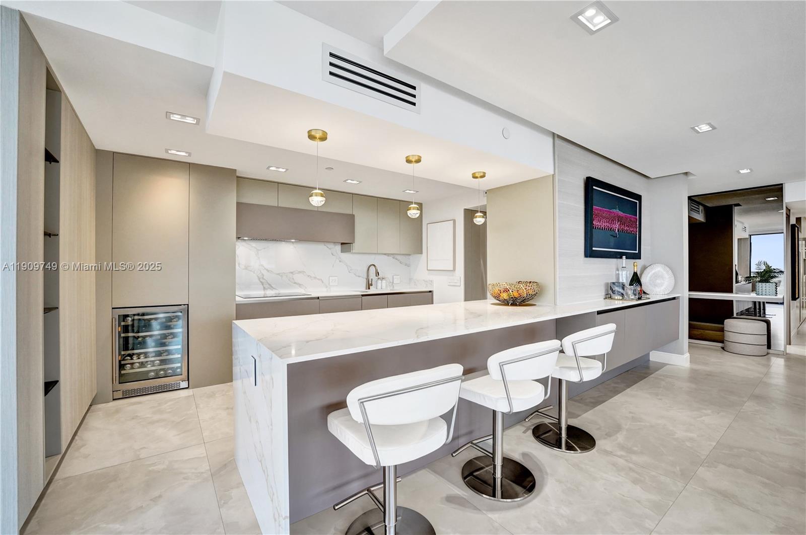 TURNBERRY ISLE SOUTH COND - Residential Lease