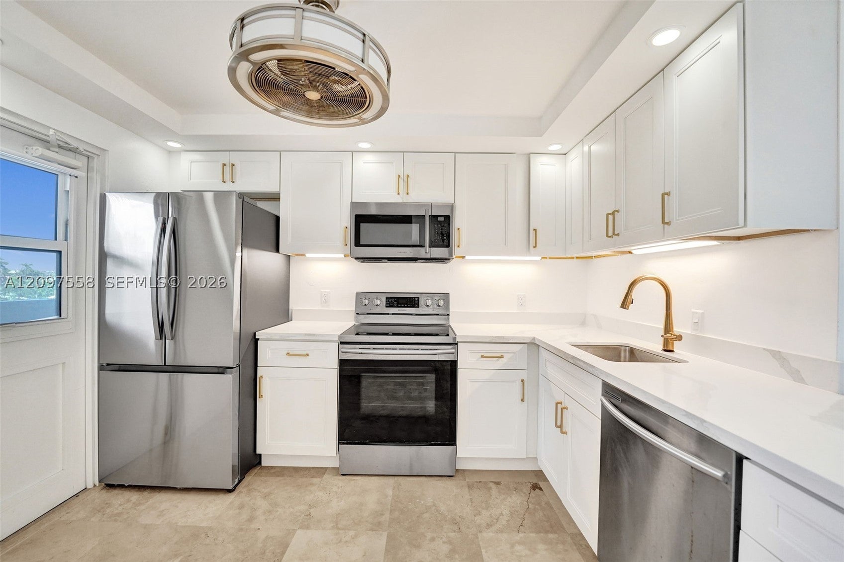 2200 NE 33rd Ave 3D