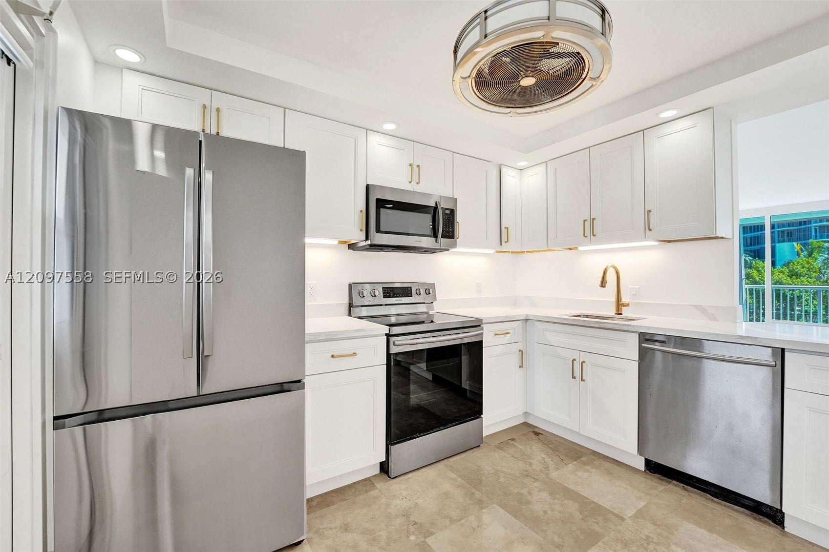 2200 NE 33rd Ave 3D