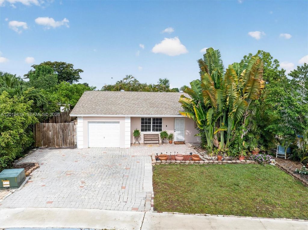 Photo of 9600 Richmond Cir, Boca Raton, FL 33434 (MLS # A12019419)