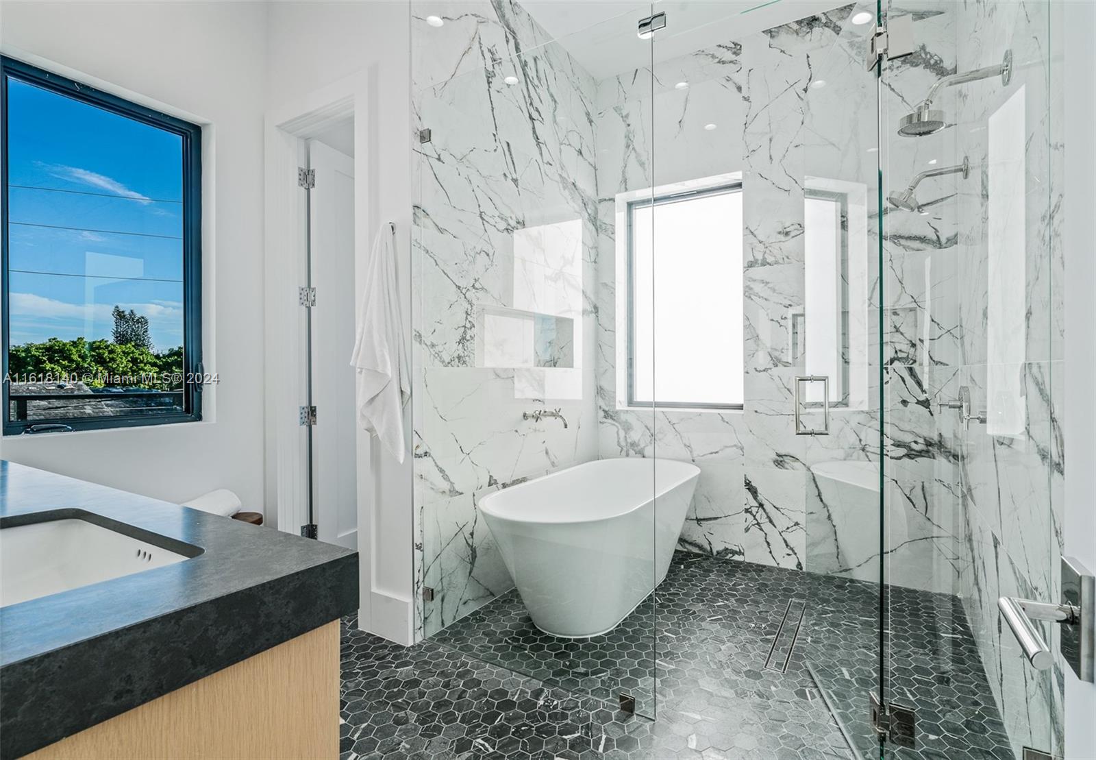 ALTOS DEL MAR NO 4 - Residential