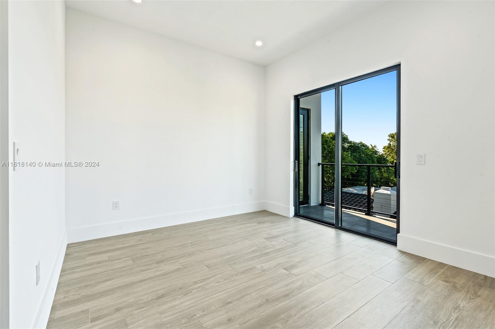 ALTOS DEL MAR NO 4 - Residential