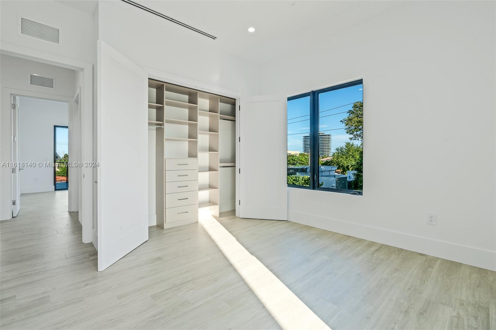 ALTOS DEL MAR NO 4 - Residential