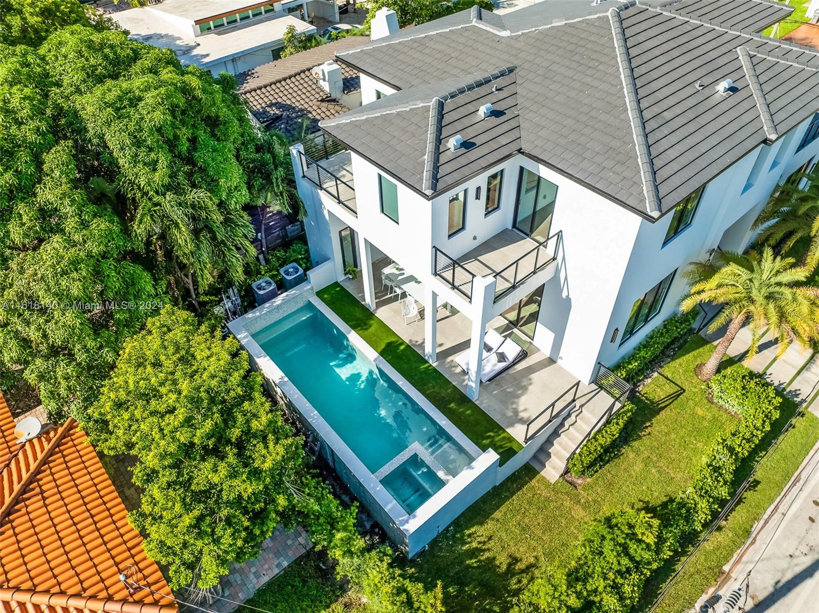 ALTOS DEL MAR NO 4 - Residential