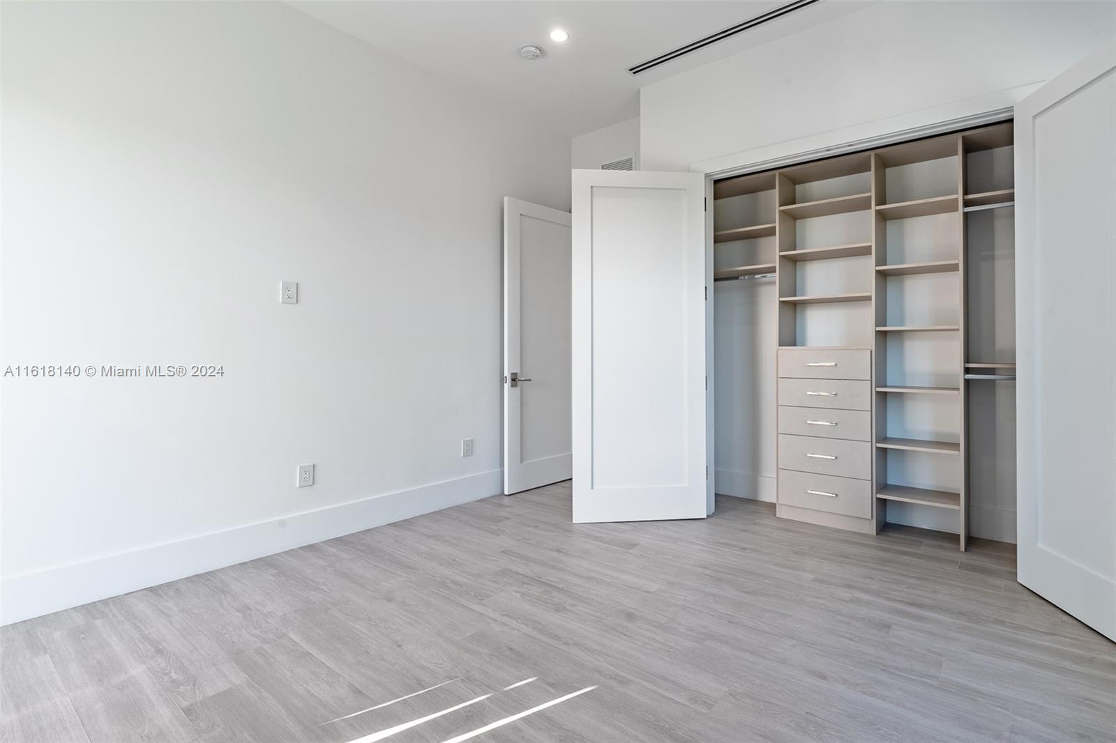 ALTOS DEL MAR NO 4 - Residential