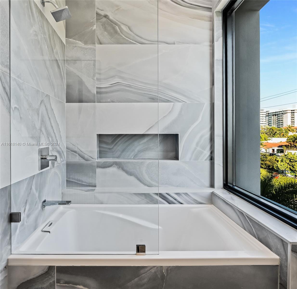 ALTOS DEL MAR NO 4 - Residential