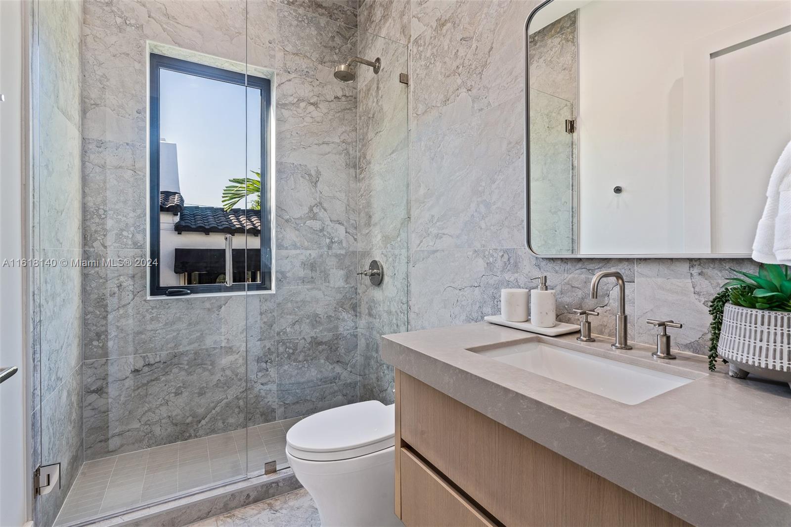 ALTOS DEL MAR NO 4 - Residential