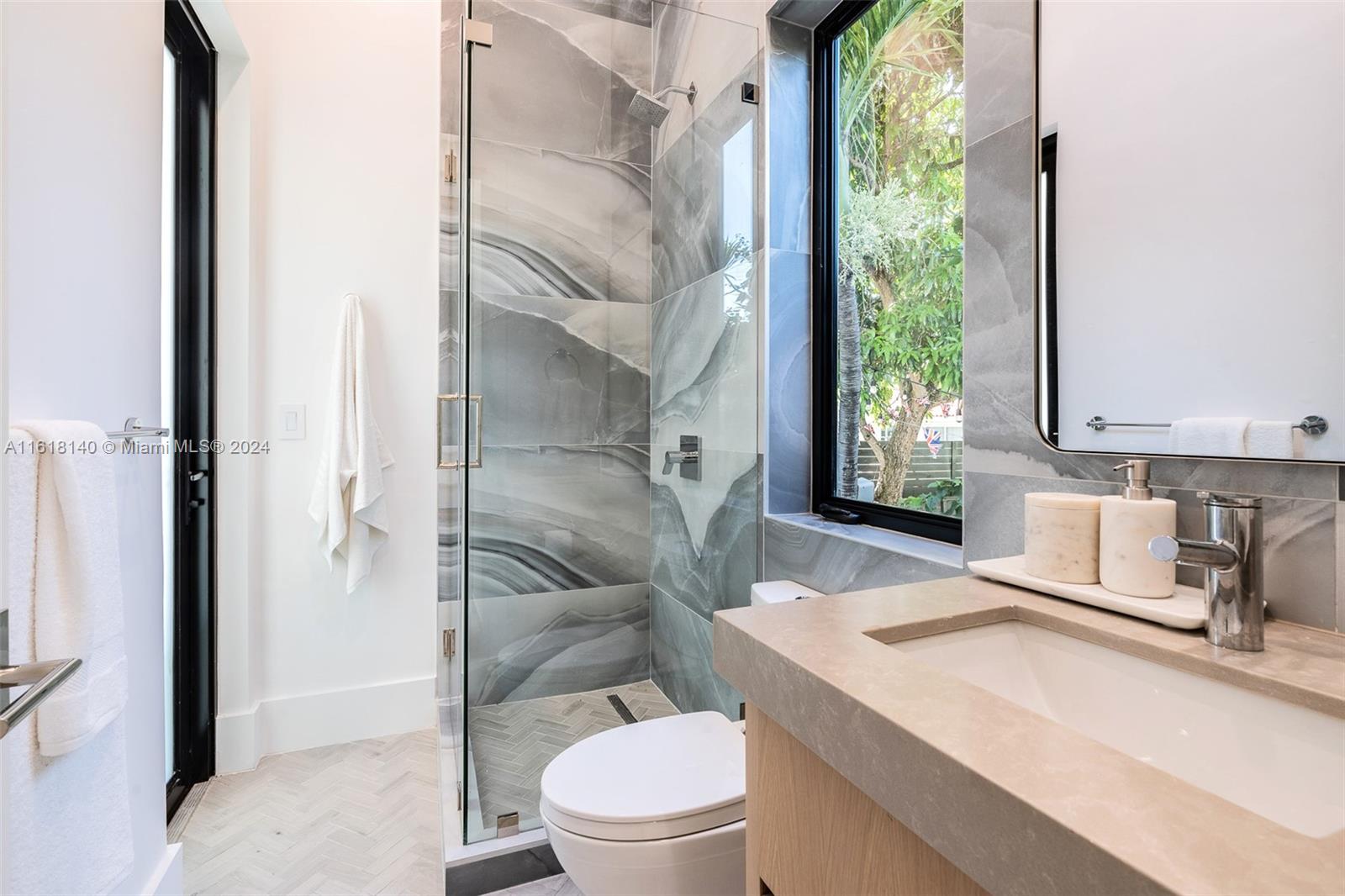 ALTOS DEL MAR NO 4 - Residential