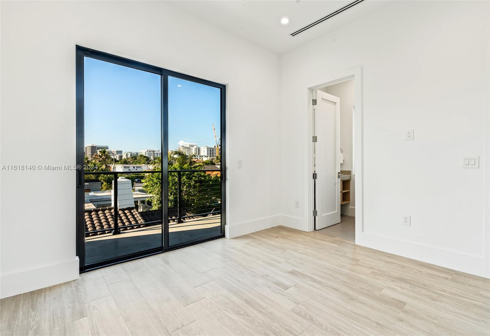 ALTOS DEL MAR NO 4 - Residential