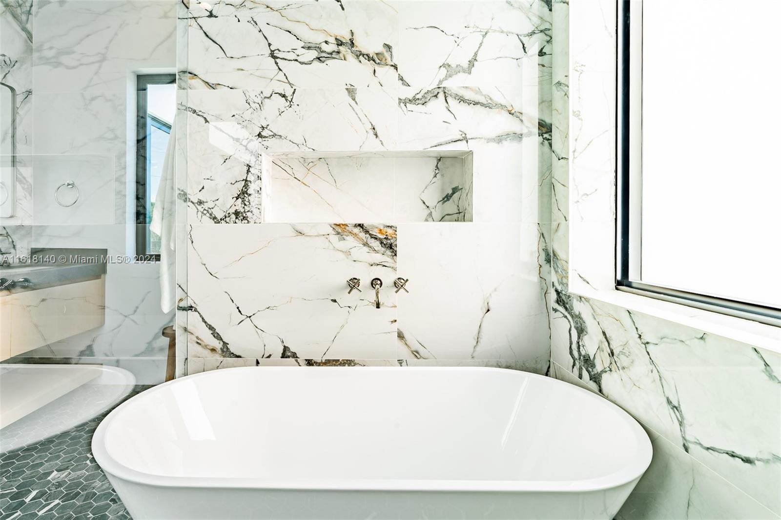 ALTOS DEL MAR NO 4 - Residential