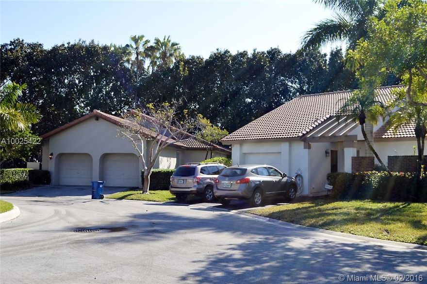 WESTON COUNTRY ISLES COMMUNITY, LOCATED JUST OFF ROYAL PALM AVENUE AND 5 MIN FROM I-75, 1 STORY HOUSE WITH ATTACHED GARAGE, 3 BEDROOMS, 2 FULL BATHS, PRIVATE PATIO, WASHER AND DRYER. BRAND NEW UPGRADED KITCHEN WITH WOOD CABINETS AND GRANITE COUNTERTOP, SMOKE FREE HOUSE, WALK IN CLOSETS, KITCHEN PANTRY, SLIDING GLASS DOORS TO PERSONAL PATIO PROVIDES NATURAL LIGHT.  LESS THAN 10 MINUTE FROM WESTON TOWN CENTER. WALKING DISTANCE TO COUNTRY ISLES ELEMENTARY SCHOOL RATED A+.