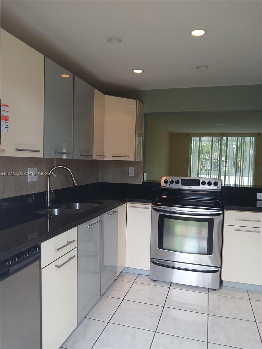 5950 Del Lago Cir 112