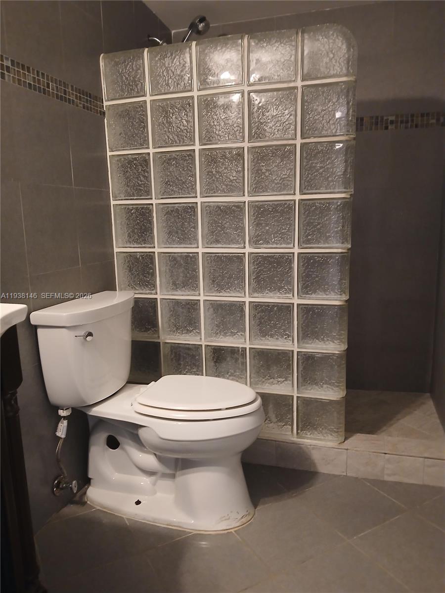 5950 Del Lago Cir 112