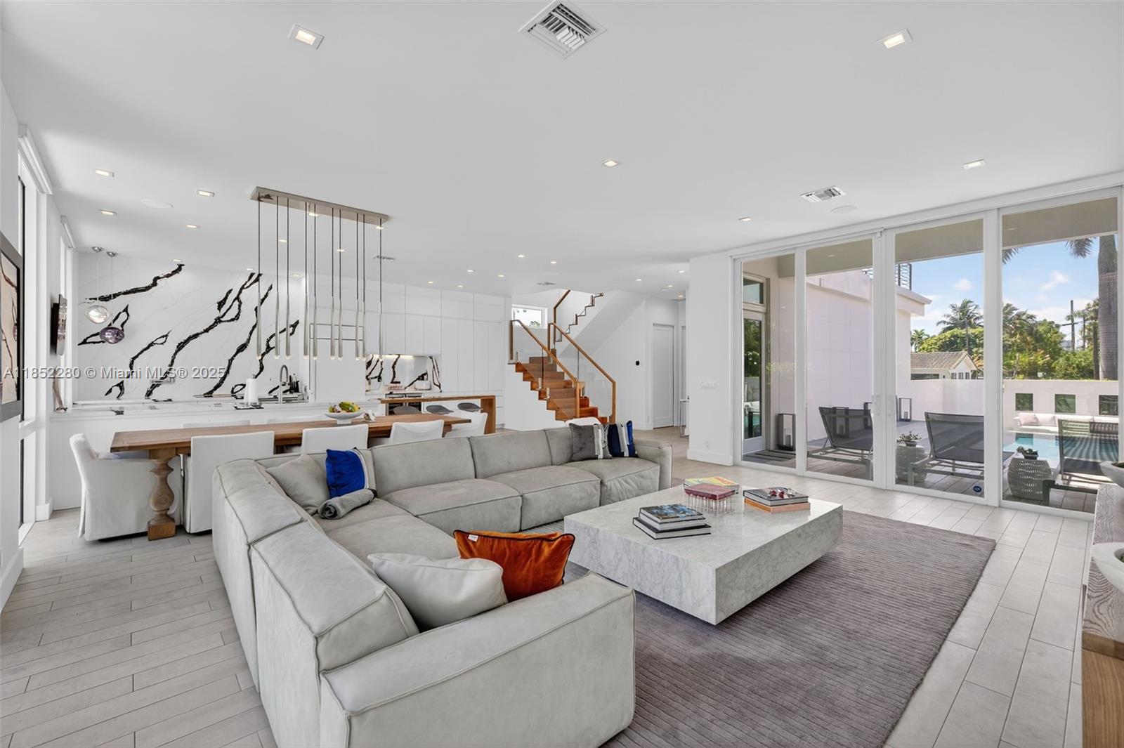 HOLLYWOOD LAKES SECTION - Residential