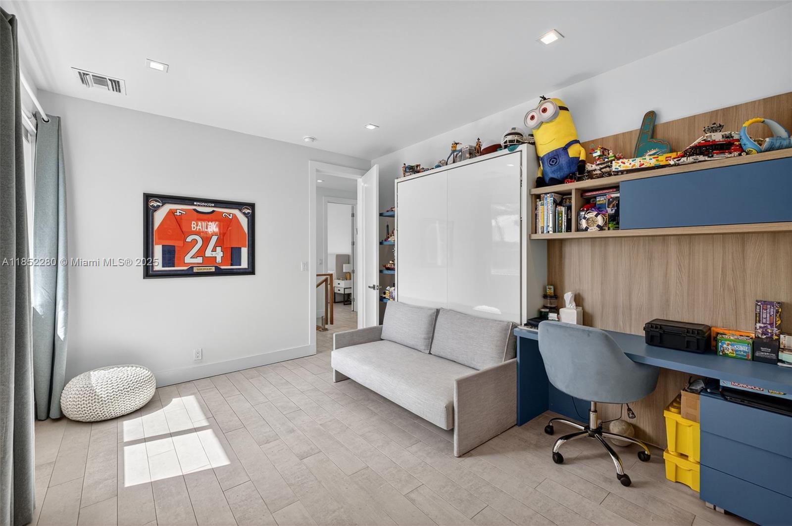 HOLLYWOOD LAKES SECTION - Residential