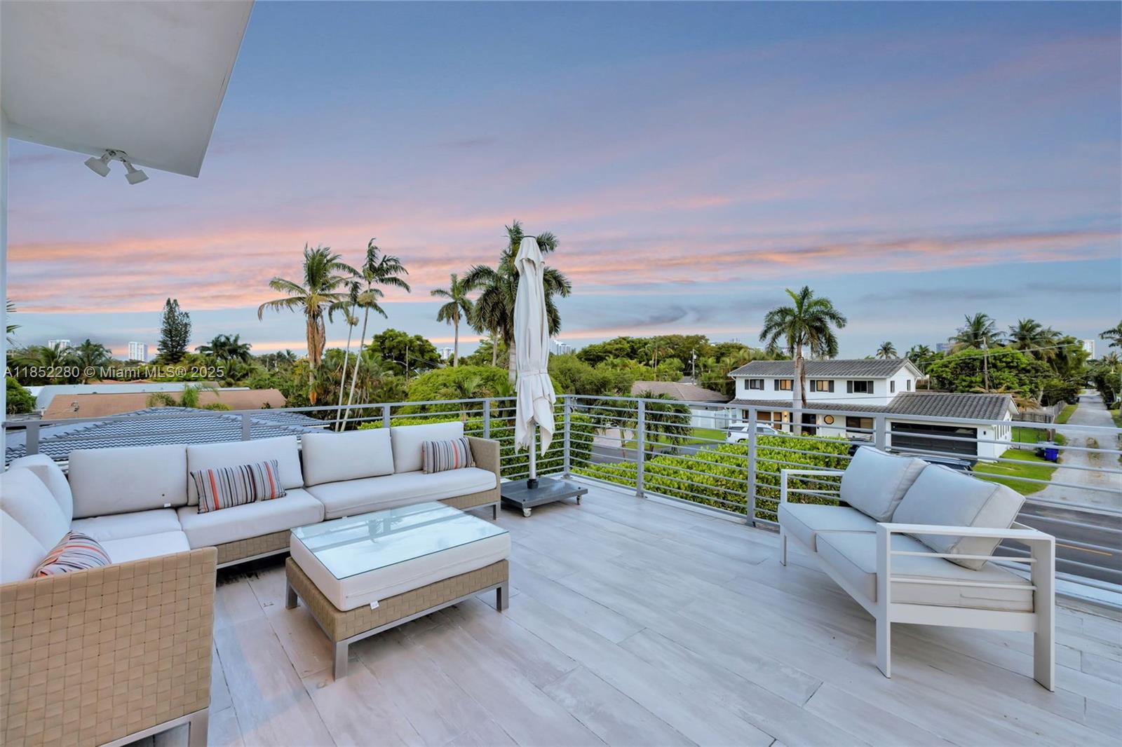 HOLLYWOOD LAKES SECTION - Residential