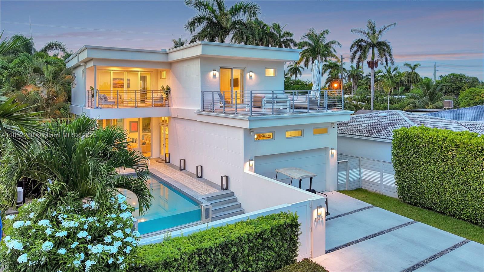 HOLLYWOOD LAKES SECTION - Residential